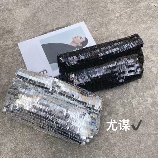 2023銀色閃亮不靈亮片枕頭手拿包宴會魚鱗珠片錢夾法棍包斜挎包女