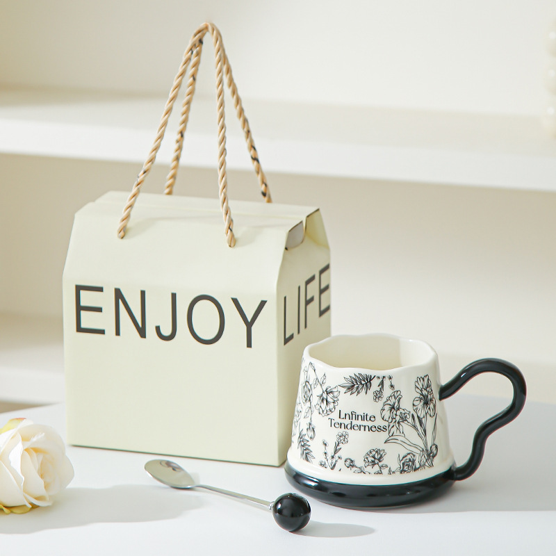 Tazas de cerámica de alto valor nominal tazas de café tazas de leche de alto nivel de sensación de taza de agua casera regalos de mano al por mayor