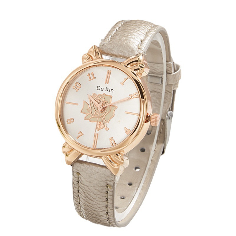 Tiktok nuevo estilo coreano de La Flor de las mujeres elegante reloj de cuarzo reloj de aleación de moda correa de las mujeres en stock al por mayor