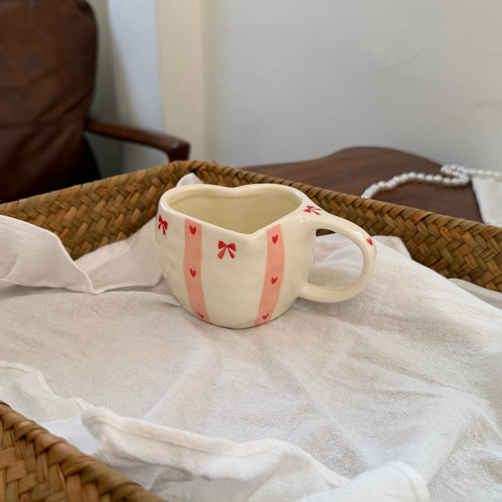 Estilo coreano inswind pintado a mano amor cerámica tazas y platos mano empujada irregular taza de café en forma de corazón plato de mesa de la tarde plato de taza