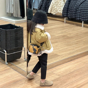 �n��ͯ�bŮͯ���b�r�ּӽq�Ӻ�С�����ͺ�Ƥëһ�w�C܇����ů����