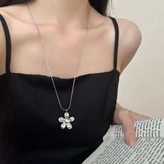 韓国版の引き出し式フラワーネックレス新しいイントレンドレディースシンプルニッチファッションロングセーターチェーンスネークボーンチェーン