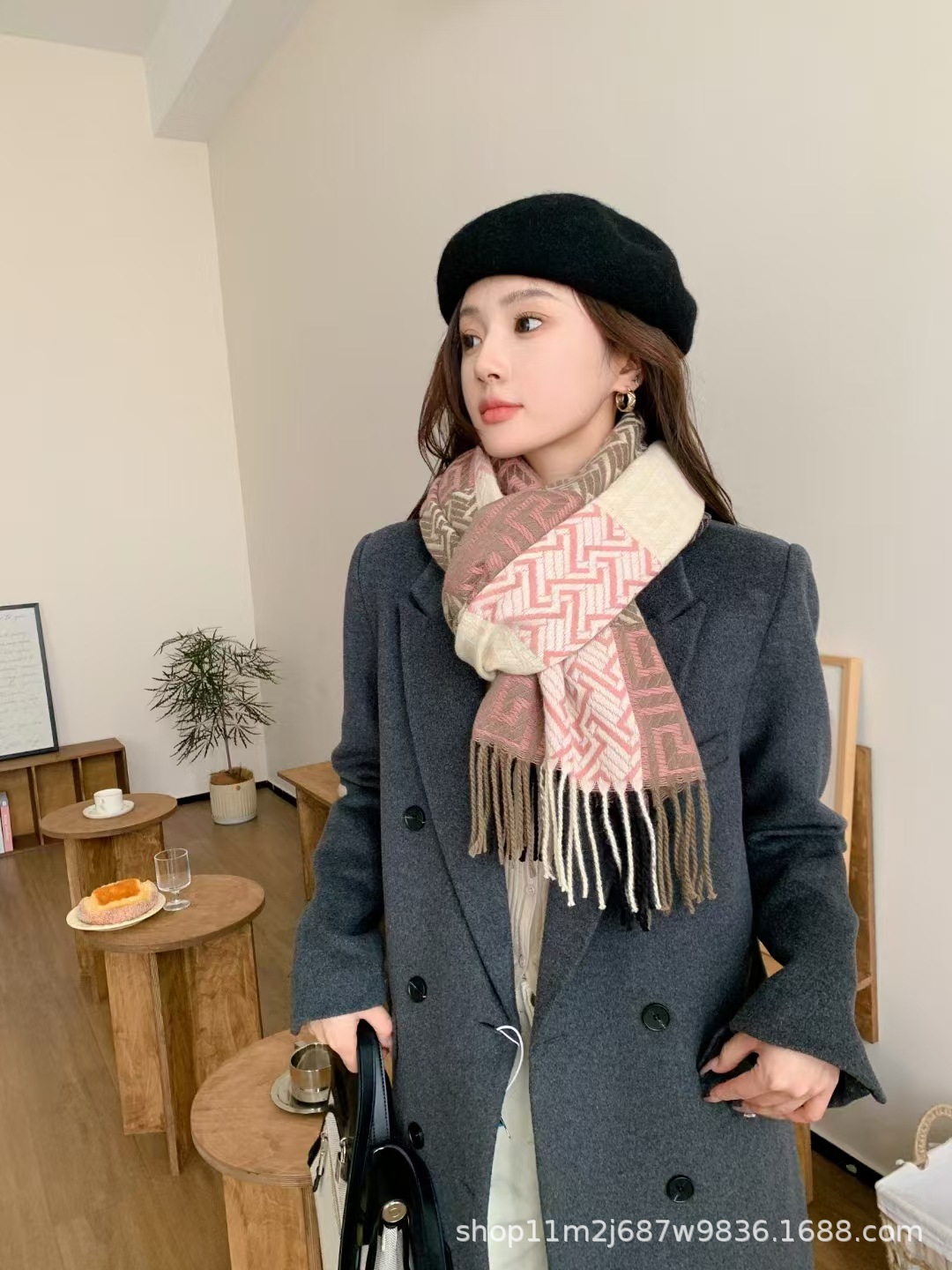 Nueva bufandas de invierno coreana de color imitación de cachemira gruesa manteniendo el calentamiento del chal de cuadrilátero de doble propósito de pareja retro buñuelo
