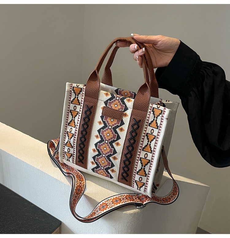 Women's Large Canvas Flower Elegant Vintage Style Streetwear Square Zipper Tote Bag display picture 30