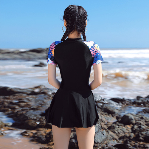 One-piece swimsuit for women, women's one-piece style conservative plus-size swimsuit for women, hot spring swimsuit