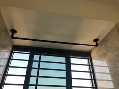 Mount the balcony clothes rod with holes and hangers on the top, fixed on the wall side, install a cool drying rack, household thick U-shaped clothes rod