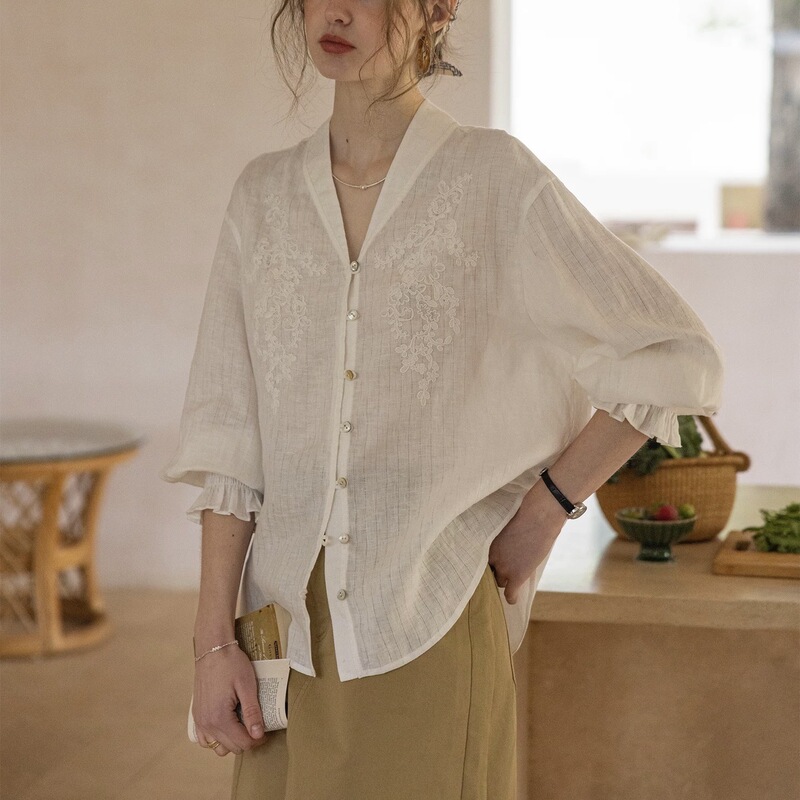 Dailyart "Morning on the Seine" Linen Jacquard Texture V-Neck with Rope Embroidery and Gathered Three-Quarter Sleeve Design Dailyart "Morning on the Seine" Linen Jacquard Texture V-Neck with Rope Embroidery and Gathered Three-Quarter Sleeve Design