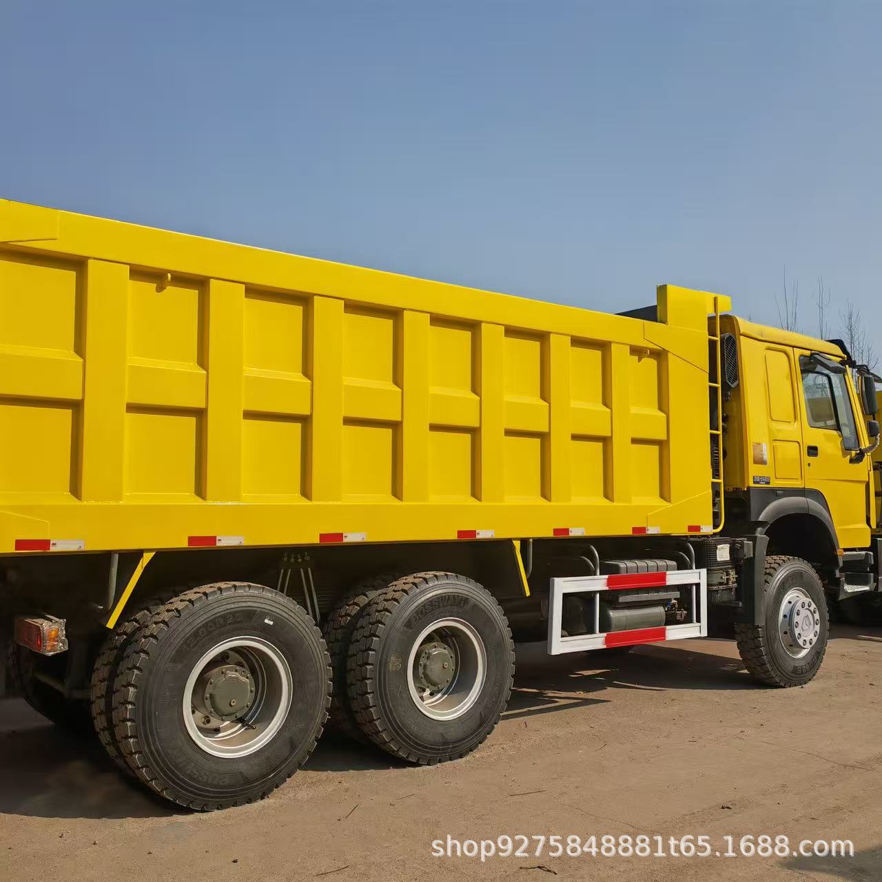 Howo 6×4 Dump Truck Export Version with Reinforced Guardrails for Engineering Earthwork and Sand and Gravel Transport