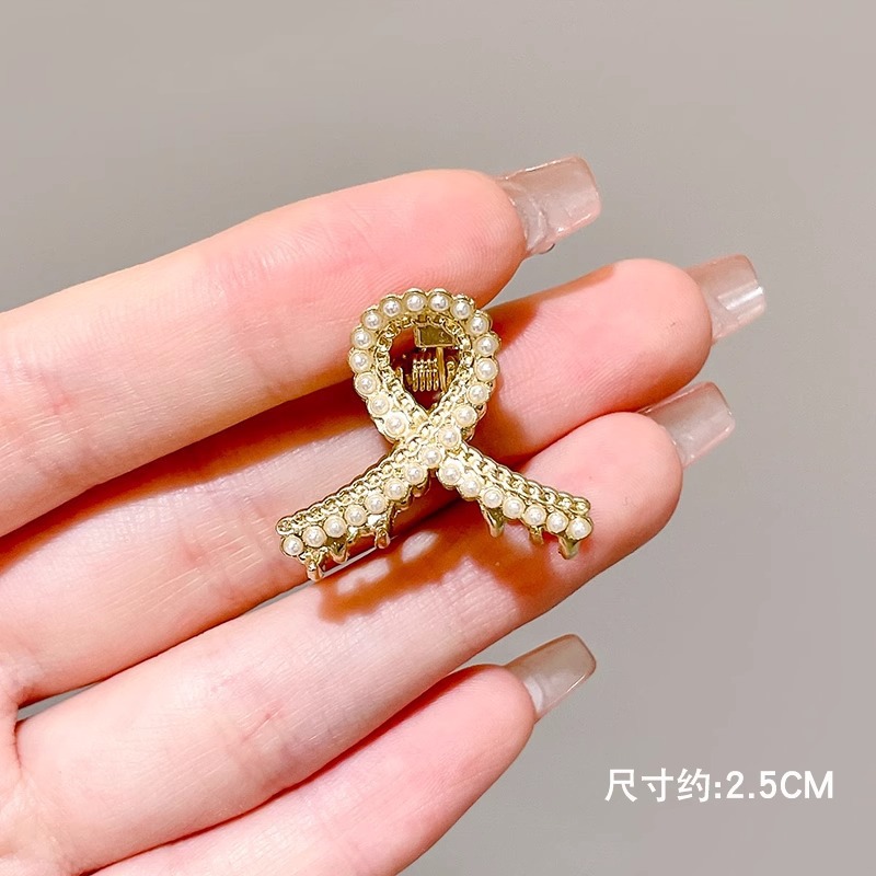 Exquisito clip pequeño clip de flequillo lateral de diamantes de imitación de perlas femeninas nuevo mini clip de tiburón de medio lazo horquilla tocado
