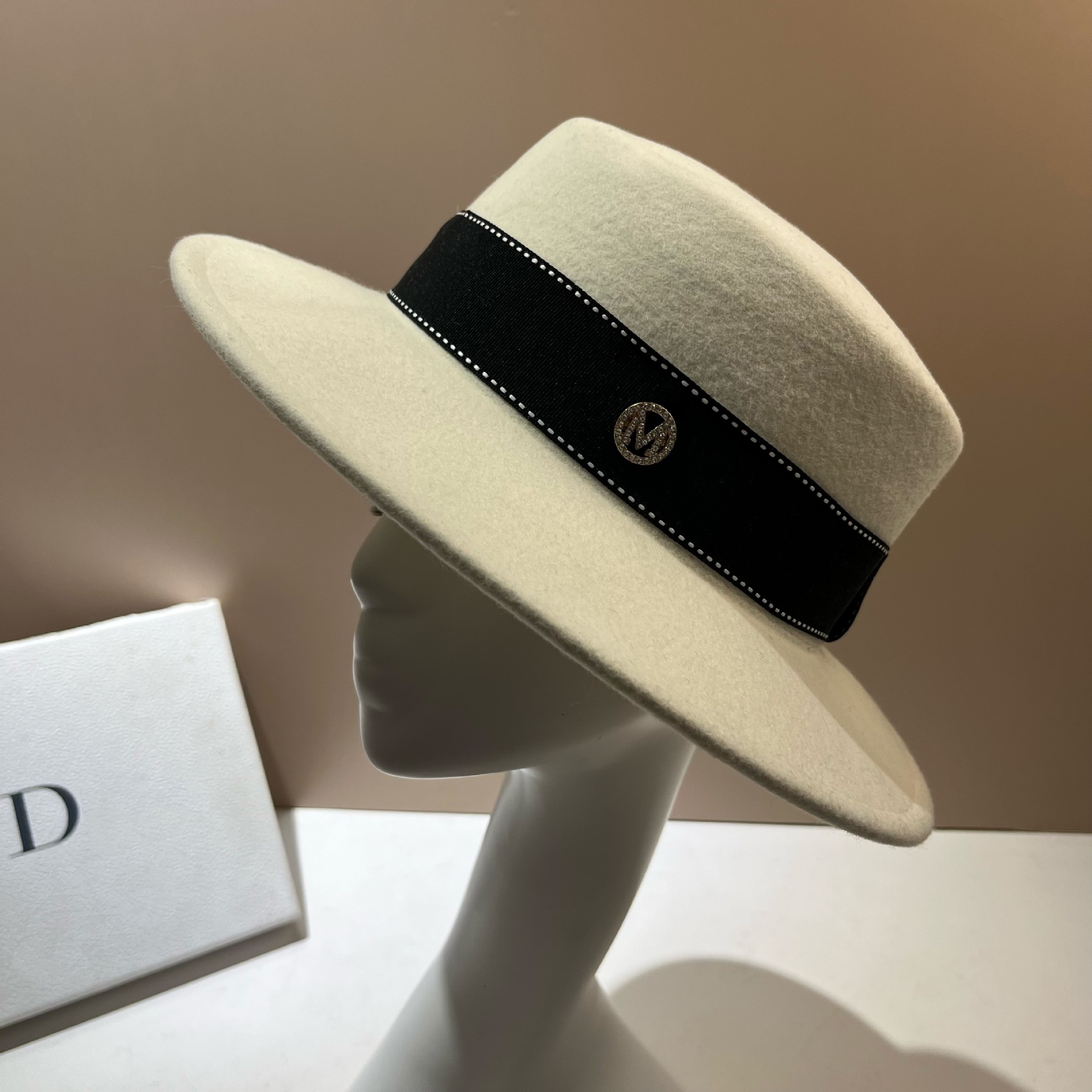 Cappello in lana inglese stile M per autunno e inverno, cappello da jazz con parte superiore piatta in stile Hepburn, alla moda, da donna_voghion.com