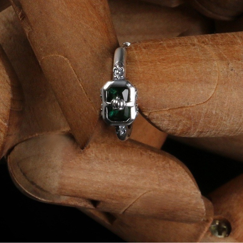 Men's Small Crown Green Crystal Jewelry Silver Ear Clip Niche High-end Zircon European And American Ins Trend Unisex_voghion.com