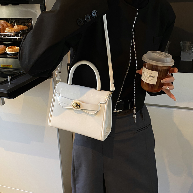 Moda 2025 primavera y verano nueva versión coreana de la retro Kelly bolso femenino 100 bolsos de hombro, nicho, bolso casual simple