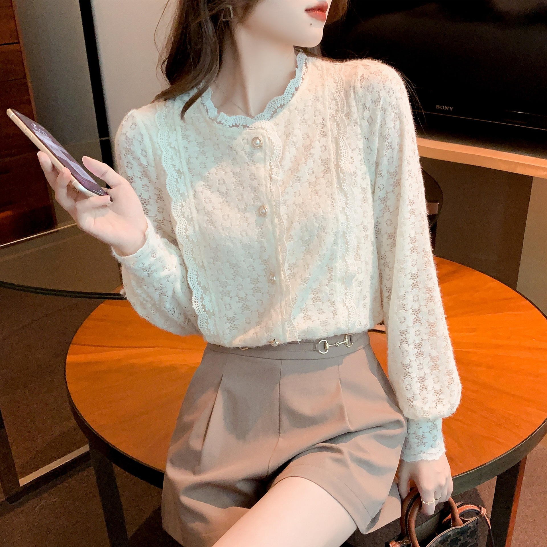 Chiffon Shirt Women's Spring Clothes 2024 New Fashion Trendy Small Shirt Thin Cardigan Long Sleeve Lace Top