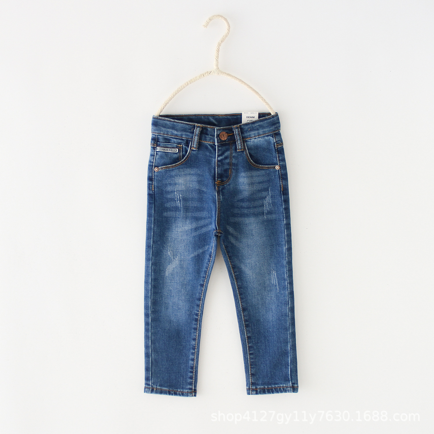 Boys' jeans, new spring and autumn style, loose fit, versatile, high-street trendy children's long pants for medium and large children.