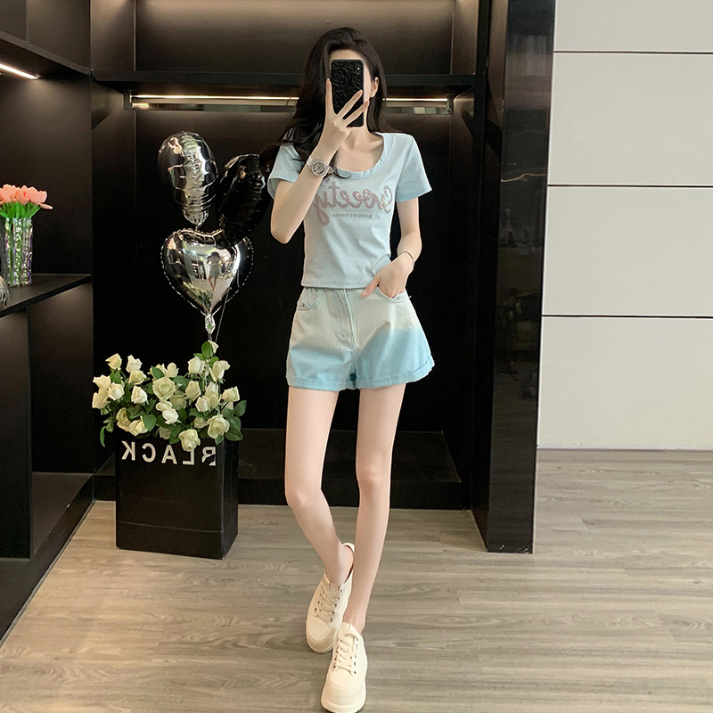 2026 Summer New Fashionable Women's Set: Short-sleeved Top, High-waisted Gradient Denim Shorts Two-Piece Set
