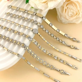 项链;戒指;手镯