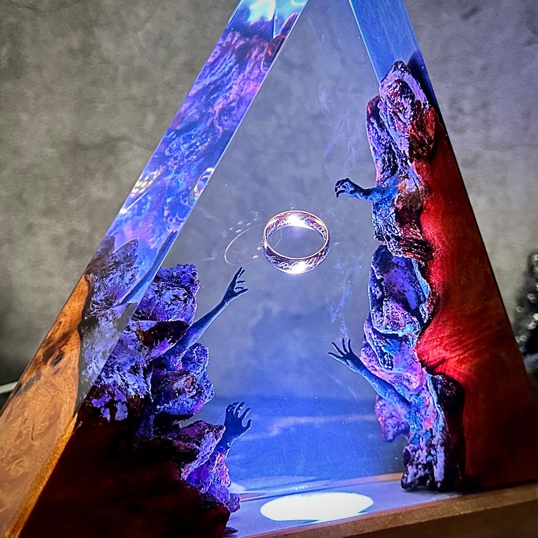 El señor de los anillos resina epoxi madera luz de noche regalo hecho a mano luz de resina marina regalo de novio decoración del hogar