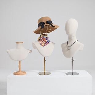 �z��Ů�����^ģ��Ƭ�朼�ñ�܇����ܙ�����е���ñ��ģչʾ��