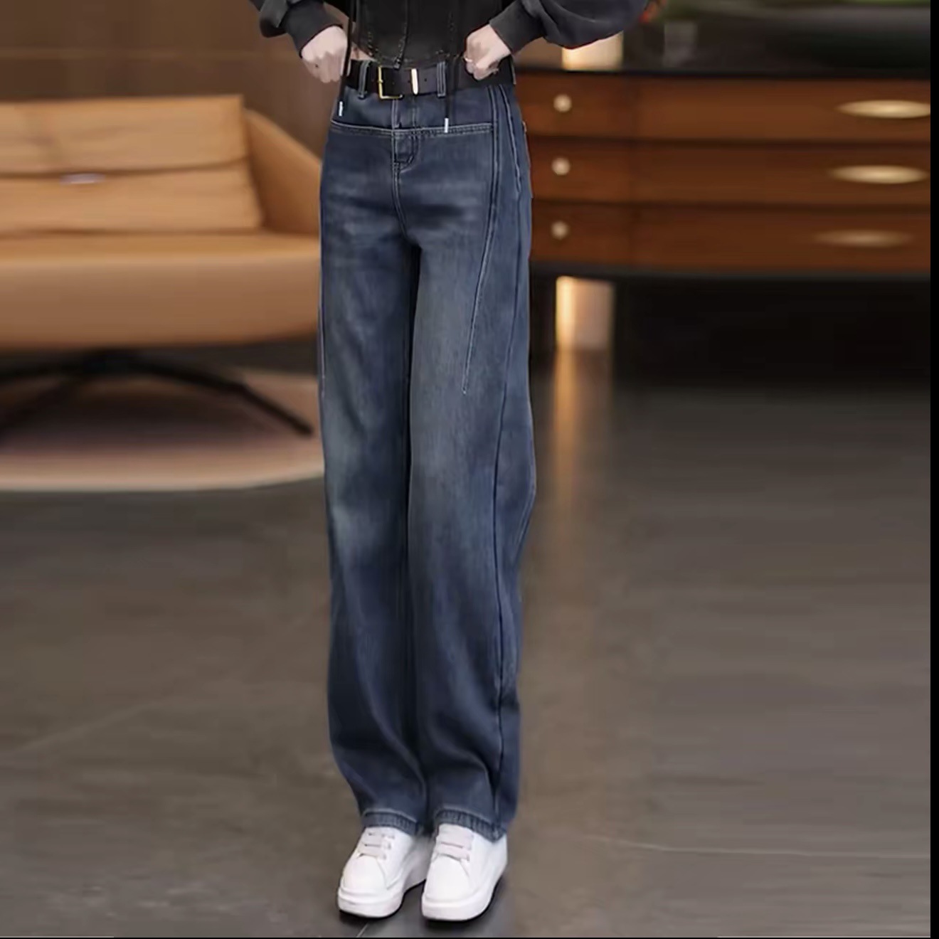 진한 파란색 바지