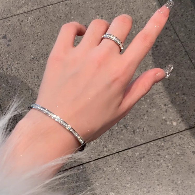 Pulsera de acero de titanio de Europa y América de las mujeres de oro rosa diamante incrustado moda simple pulsera creativa pulsera de moda chapado en oro con incrustaciones de joyería de moda