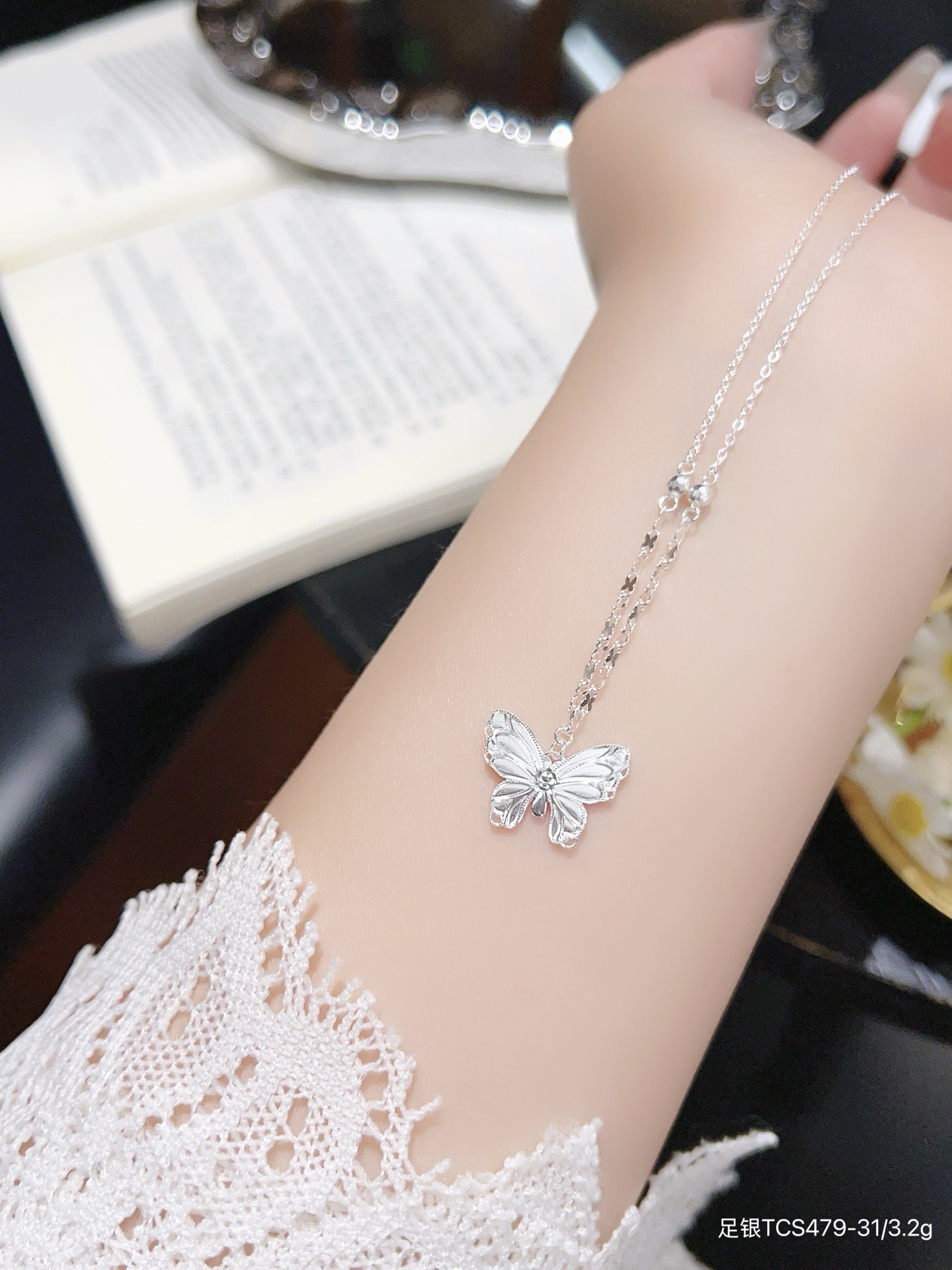 S999 plata esterlina mariposa flange collar de cuatro hojas diseño de nicho femenino de alta calidad lujo ligero cadena de clavícula para regalar a su novia