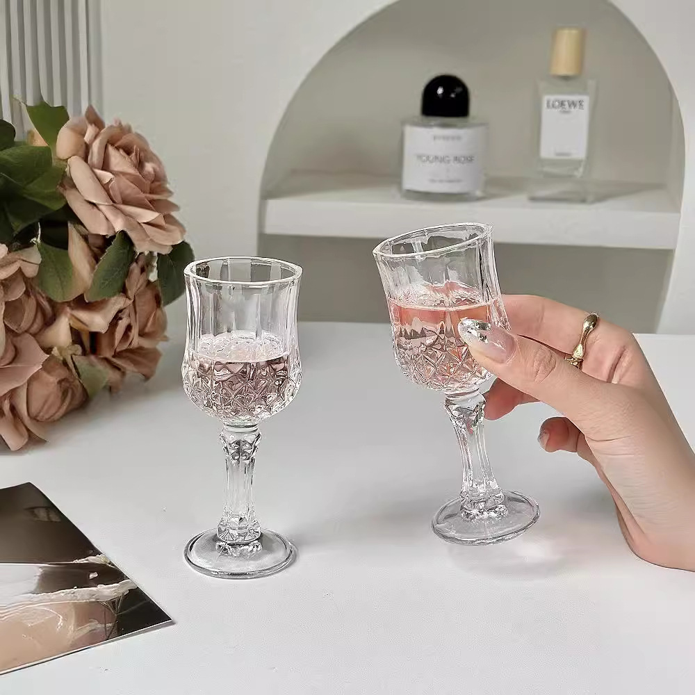 Mini copa de vino de pie alto para niñas, vidrio casero lindo, copa de vino blanco de un bocado, atmósfera avanzada, copa de vino de frutas dulces