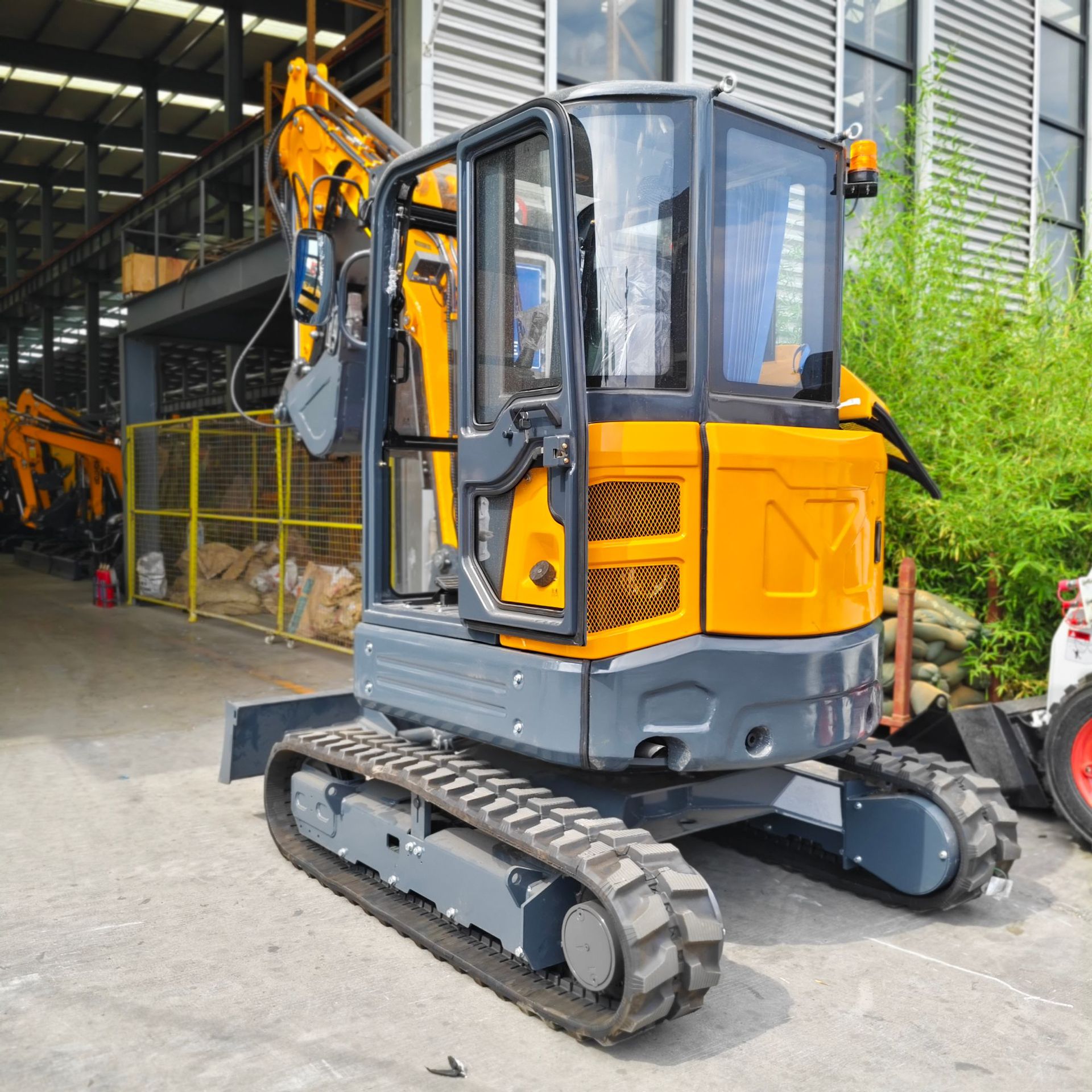 出口俄罗斯 品牌发动机 HT35带驾驶室空调无尾挖掘机小型挖沟机