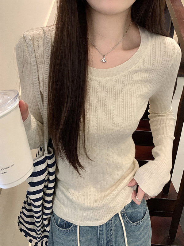 杏色の小さい背の中に長袖のプルオーバーのセーターのニットの女性の秋冬の修身はやせているように見えます。|undefined