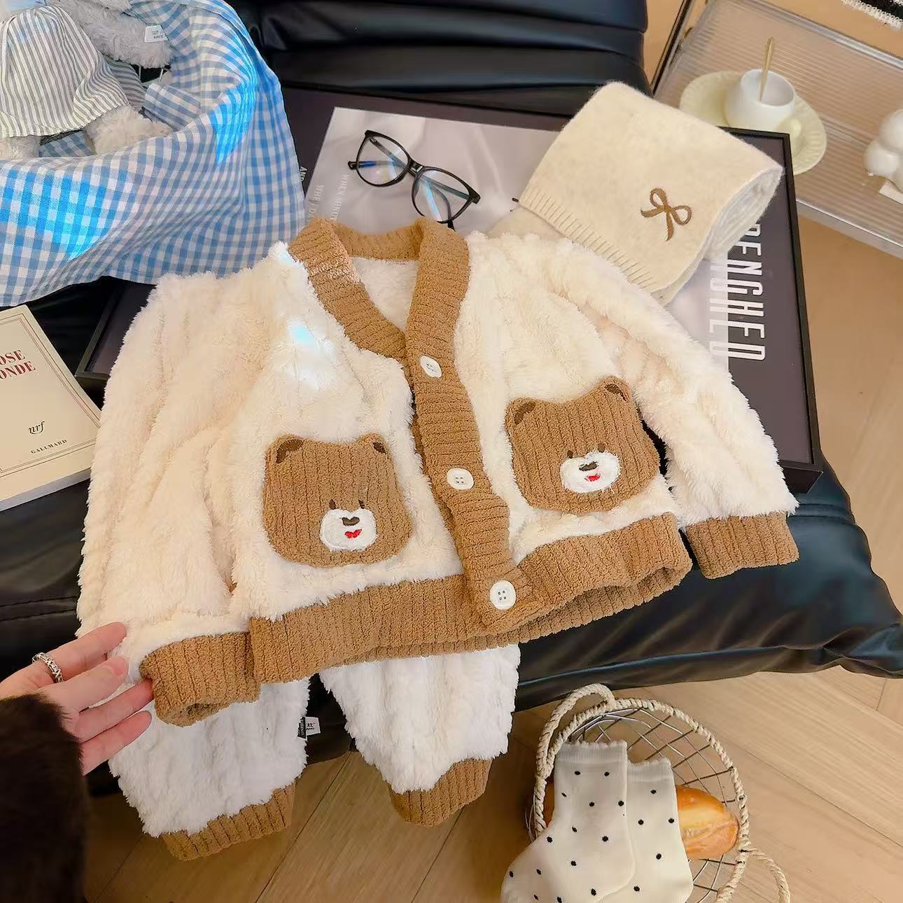 Embroidered flannel-khaki bear