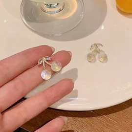 透明水晶锆石樱桃耳环女超仙气质渐变色高级感银针甜美少女心耳饰