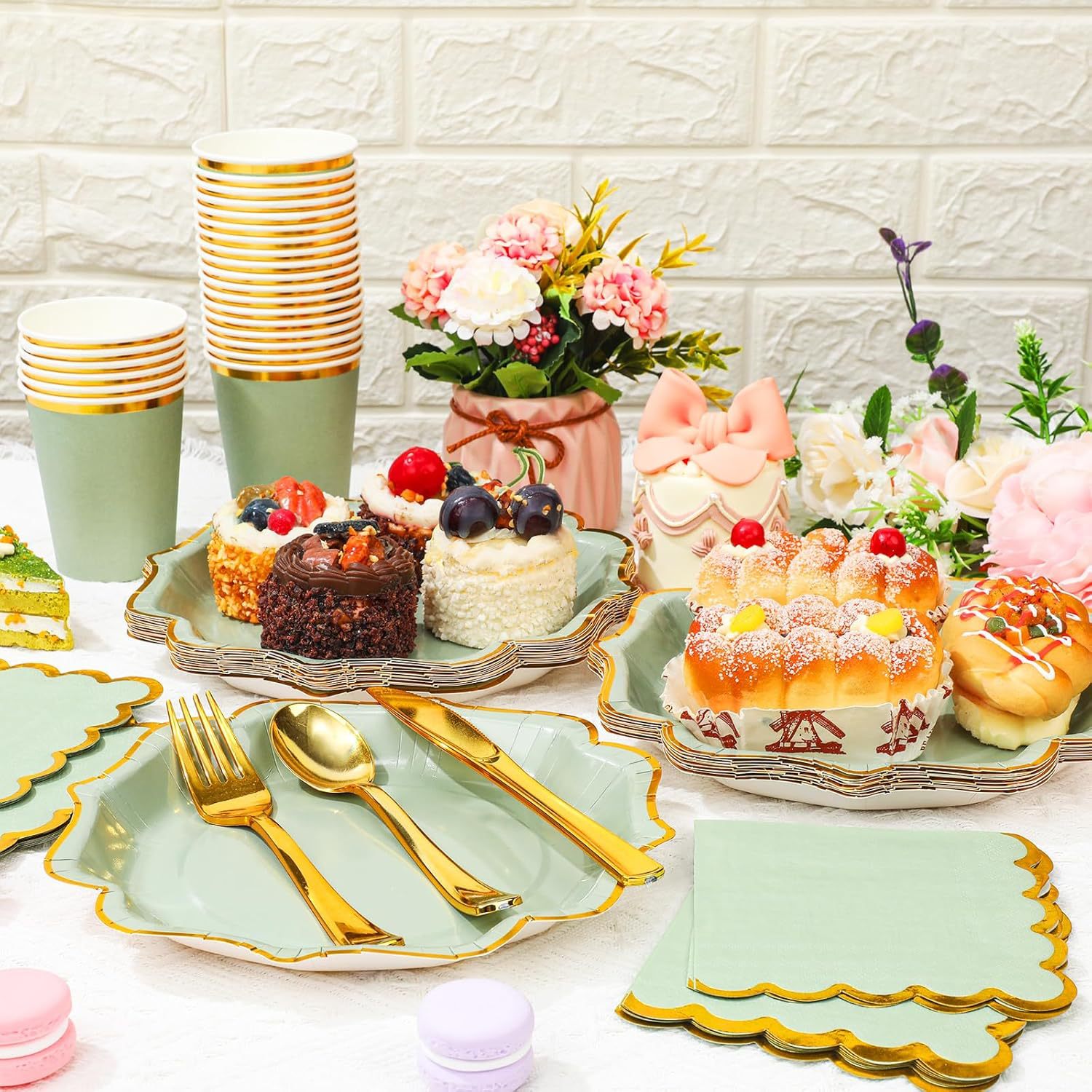 Elegant Gold-Foiled Green Disposable Party Tableware Set - Eco-Friendly Plates, Napkins & Cups For Events_voghion.com