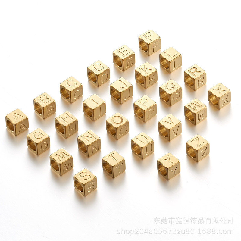 クロスボーダーホット販売正方形 26 英字ステンレス鋼ジュエリービーズ女の子 diy チタン鋼ネックレスペンダント|undefined