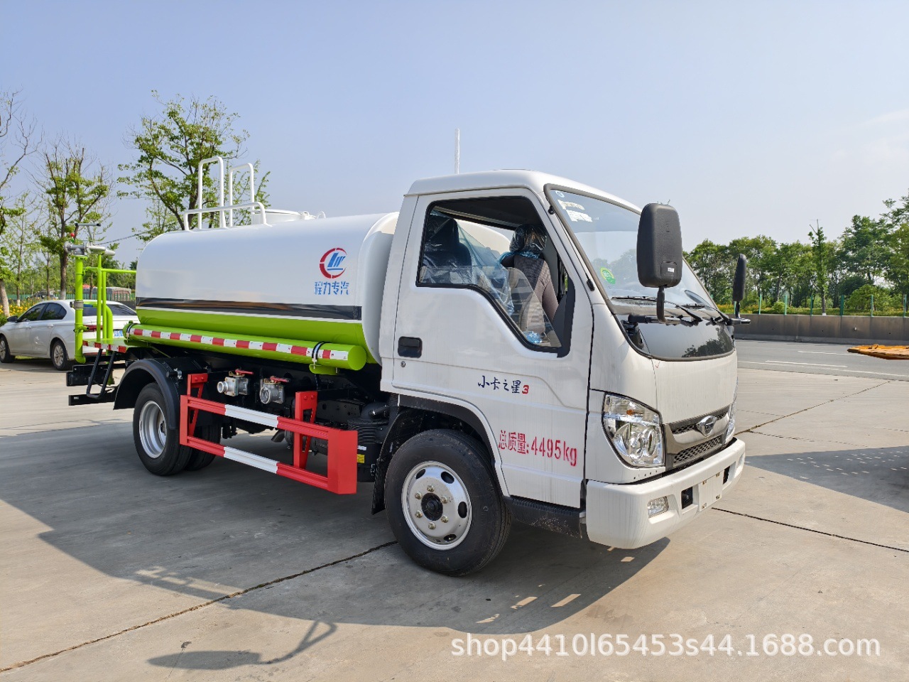 Sprinkler Trucks That Can Go into the Basement, Small Sprinkler Trucks for Road Washing, and a Single Sprinkler Truck Are All Available at Wholesale Prices