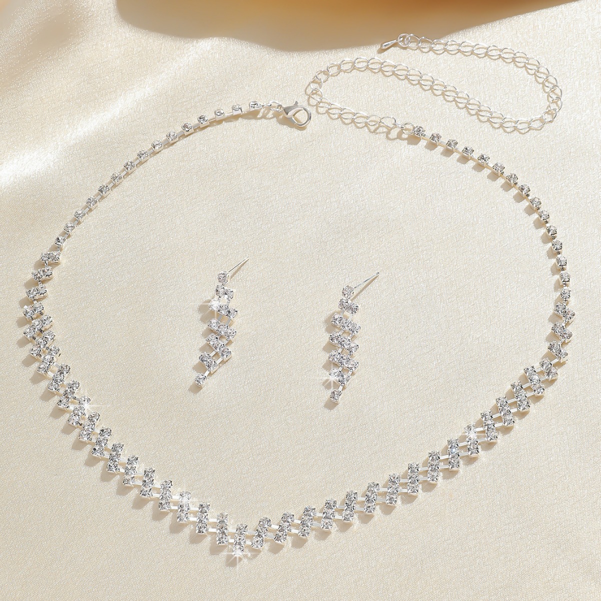 Hot sale bridal hollow water wave small fragrance style rhinestone earrings necklace wedding two piece bridal rhinestone suit wholesale_voghion.com