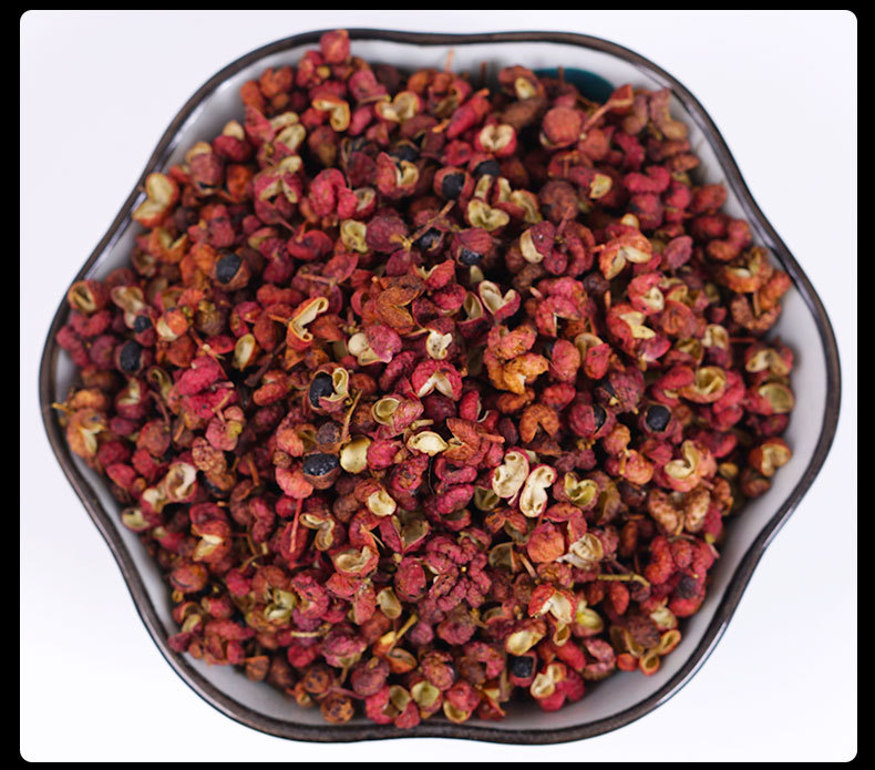 Sichuan Hanyuan Red Sichuan Peppercorn (Zanthoxylum bungeanum) — Da Hong Pao Mala Spice for Hot Pot in use