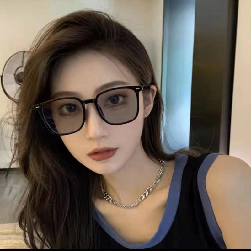 Photochromic Prescription Glasses with Large Square Frames, Trendy Black Frames, Brown Lenses, Retro Style, Blue Light Blocking Prescription Glasses