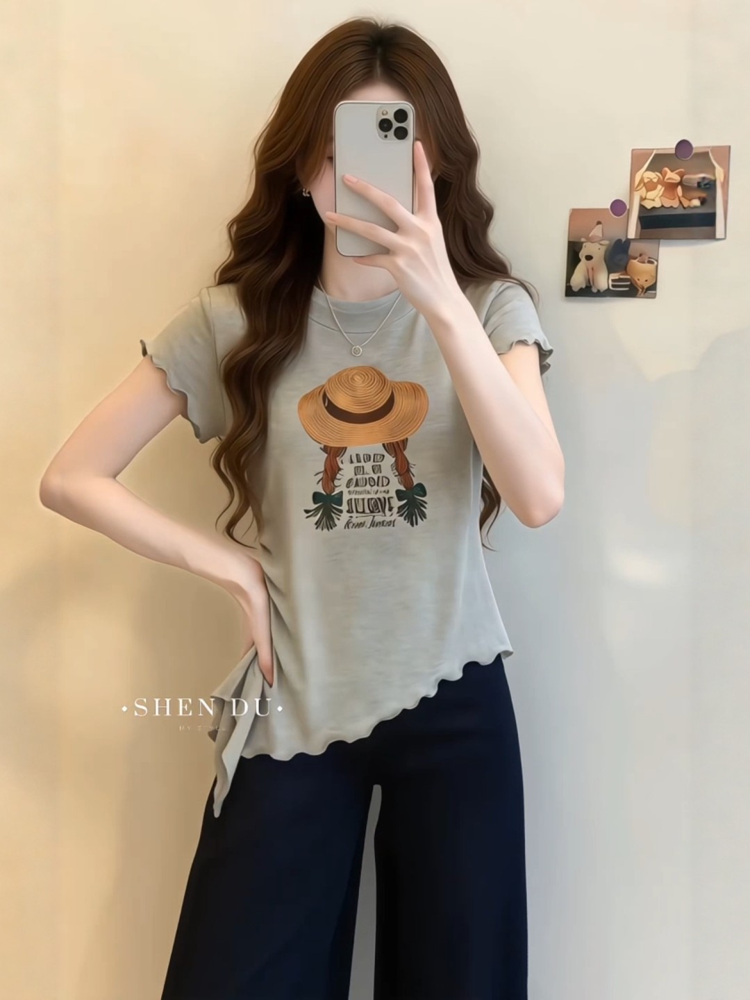 Áo thun nữ tay ngắn cổ tròn thiết kế viền bèo nhún bất quy tắc — màu xám