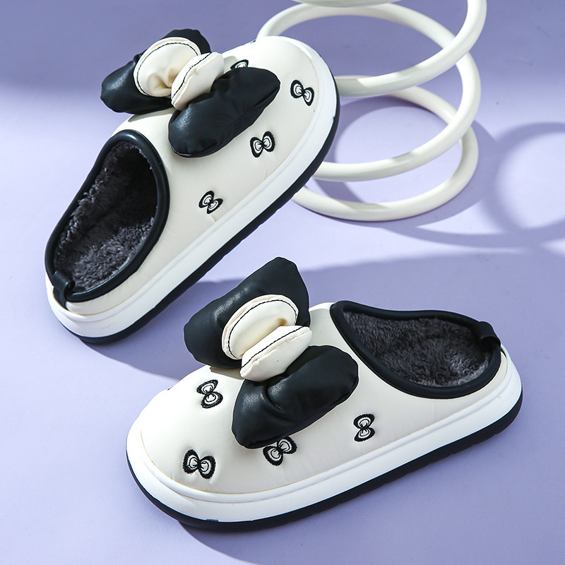 Zapatillas de algodón de suela gruesa para mujer en otoño e invierno, ropa exterior con lazo nuevo, interior para el hogar, además de zapatillas de algodón cálidas e impermeables de terciopelo para in