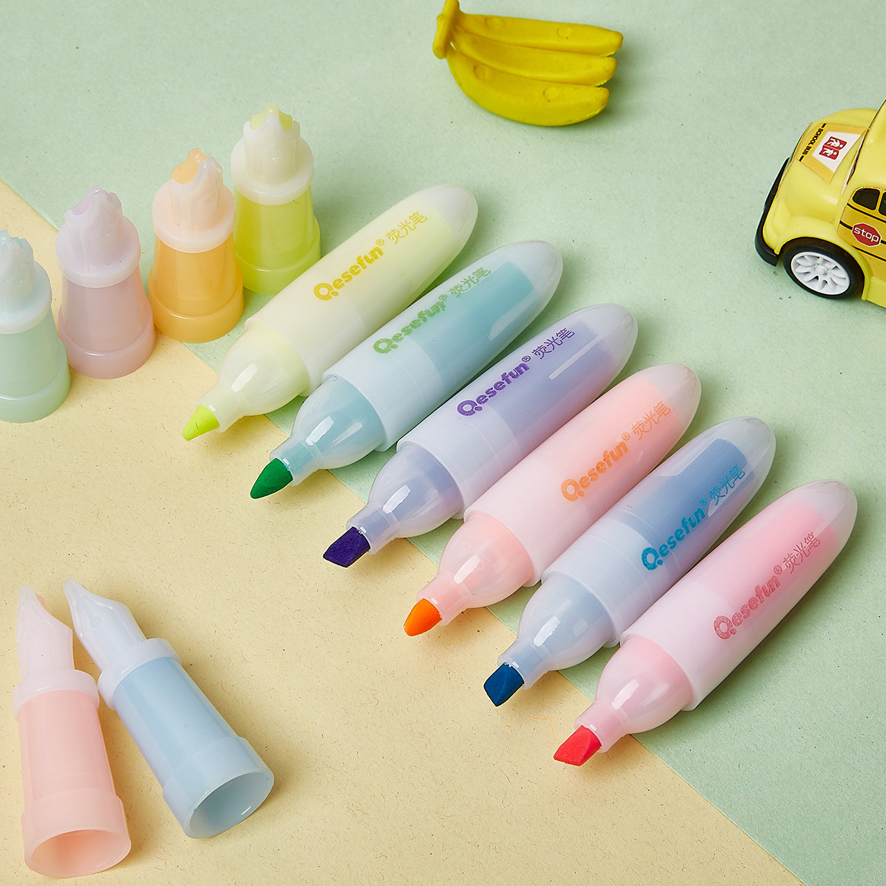 Q1210-6 color resaltador traje forma de pluma resaltador estudiante diario pluma forma Linda pluma de graffiti