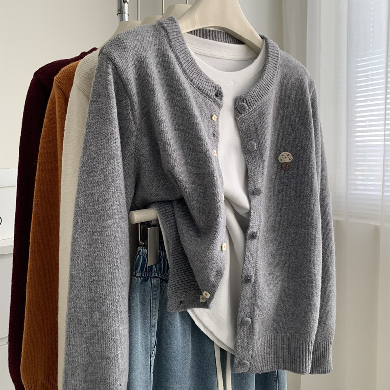 Dalan Source Sweater Factory Korean-style Round-neck Mushroom Embroidery Knitted Cardigan Top for Women, Soft and Versatile Autumn/Winter Coat Dalan Source Sweater Factory Korean-style Round-neck Mushroom Embroidery Knitted Cardigan Top for Women, Soft and Versatile Autumn/Winter Coat