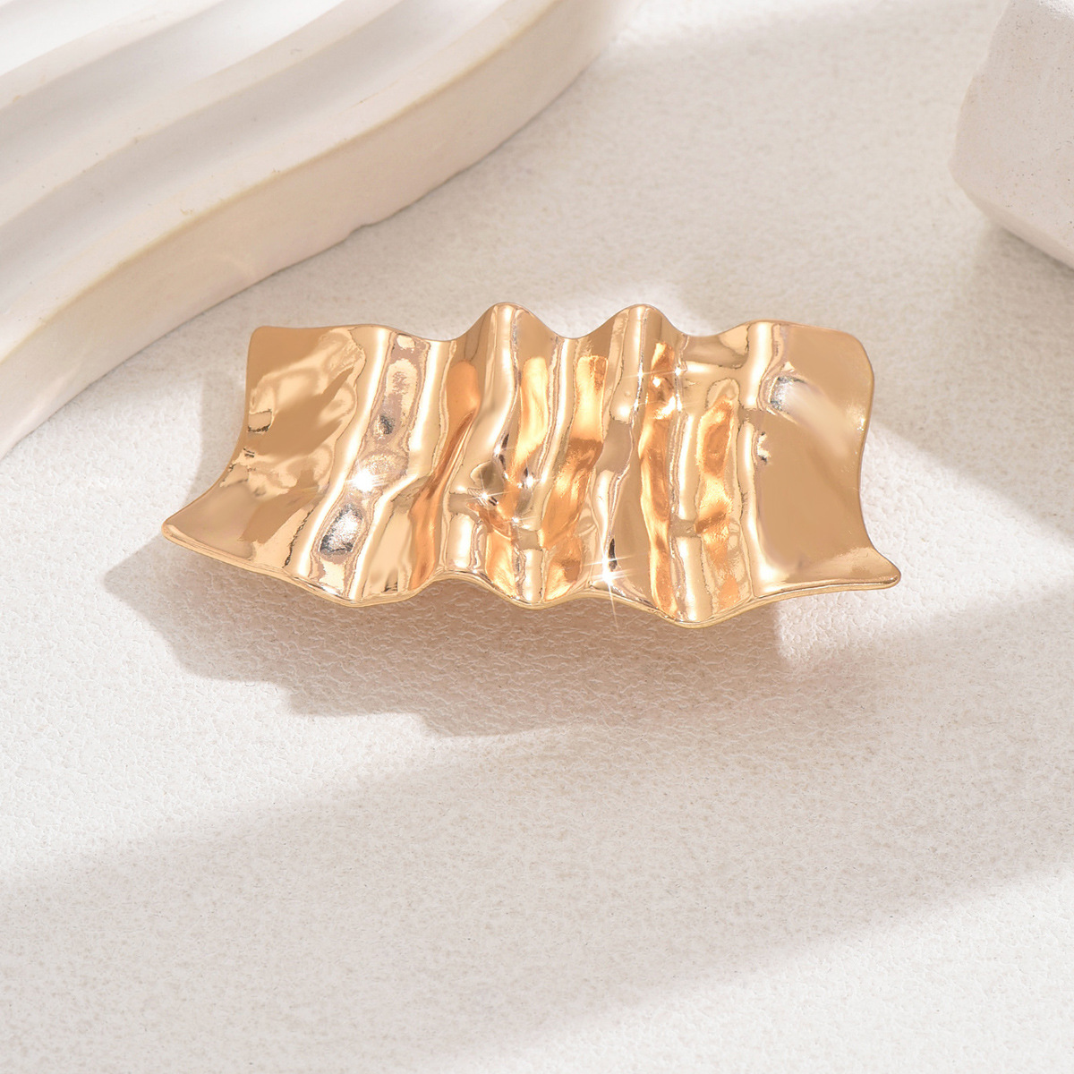 Europa y los Estados Unidos transfronterizos metal pinzas de cabello convexas plegables resorte pinzas de cabello temperamento elegante irregular pinzas de cabello líquido