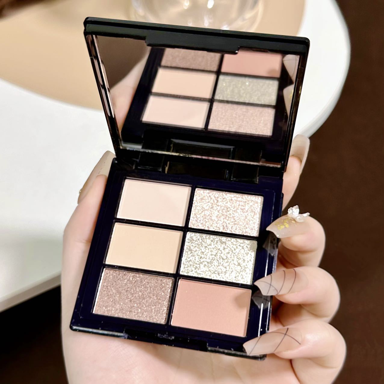 Série exclusive ErshiQI Dry Landscape, fard à paupières intégré à flash fin haute luminosité, réparation spéciale du visage Ins_voghion.com