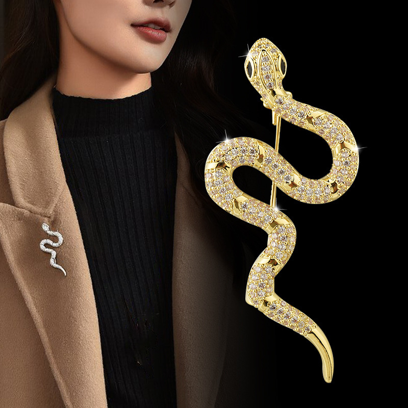 Snake-shaped Brooch Women's Light Luxury Diamond-encrusted High-end Niche Design Corsage Sweater Suit Pin Men's and Women's Same Jewelry