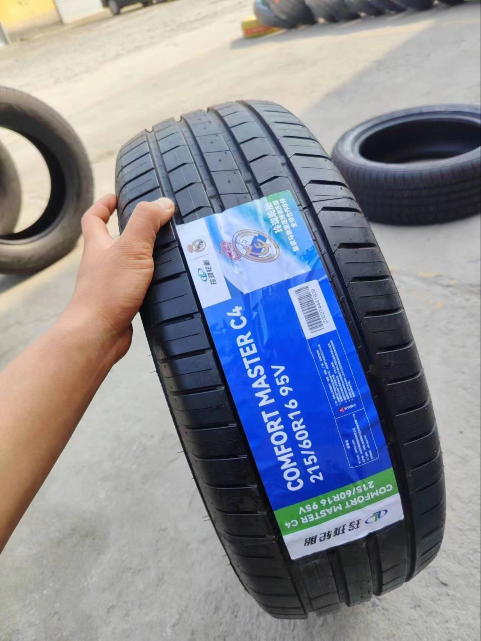 Linglong Tire 215/60R16 95V Fits Accord, Camry, Magotan, Teana, Passat, and Vezel 2156016