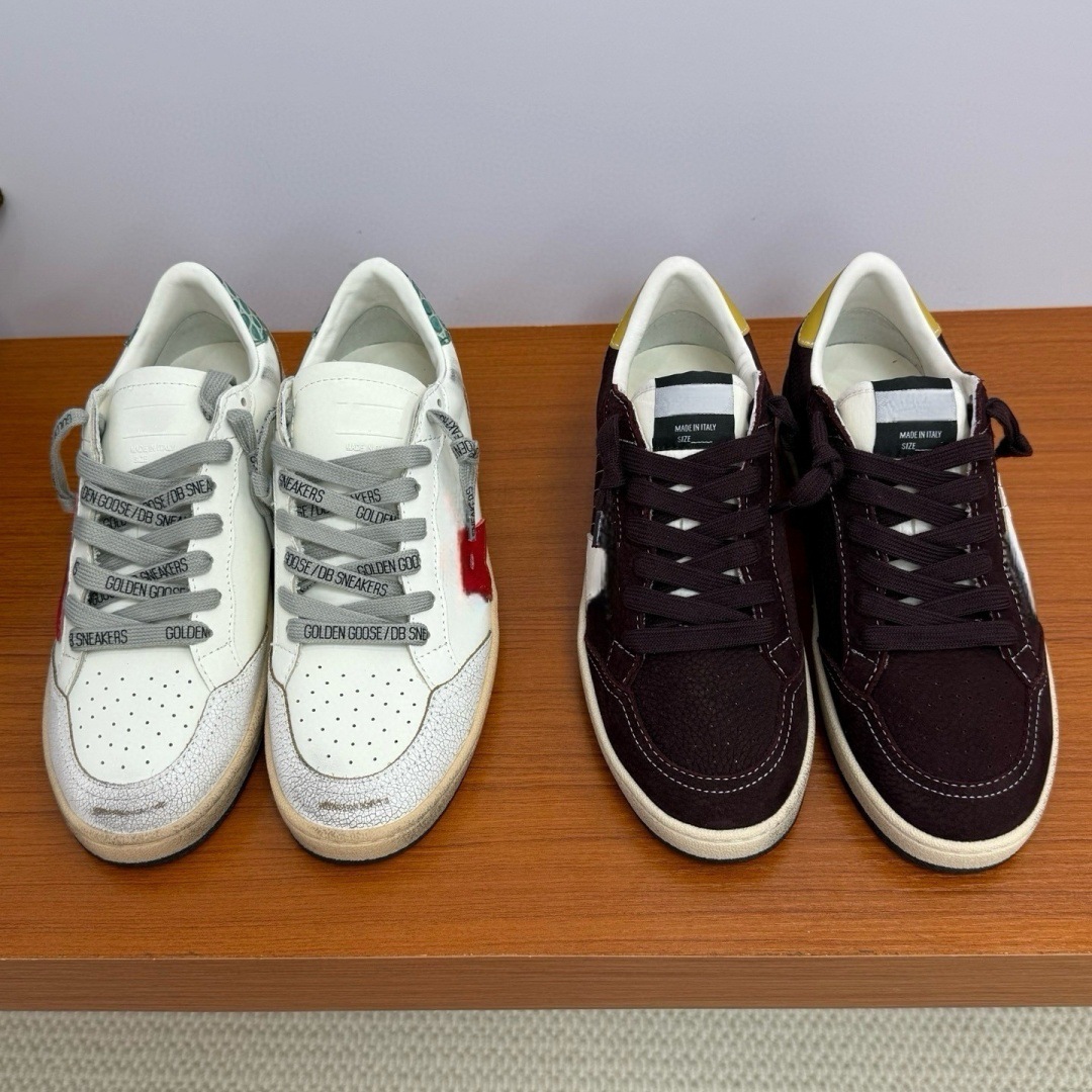 Retro two-tone sneakers flat with hidden heel with shoelaces, Collection Year 2025, with a vintage distressed effect