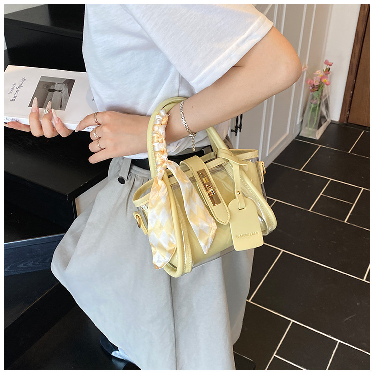 This year's popular women's handbag features a new, stylish and versatile hand-held crossbody bag with a Korean niche design and a bucket bag undefined