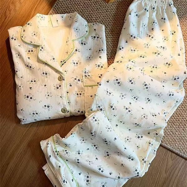 New autumn and winter fashion floral pajamas for women, warm and thickened fleece set, casual loungewear for young girls New autumn and winter fashion floral pajamas for women, warm and thickened fleece set, casual loungewear for young girls