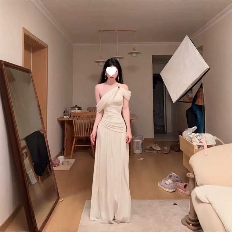【Original Fabric】Elegant and refined French-style off-shoulder twisted design long dress gown new model 【Original Fabric】Elegant and refined French-style off-shoulder twisted design long dress gown new model