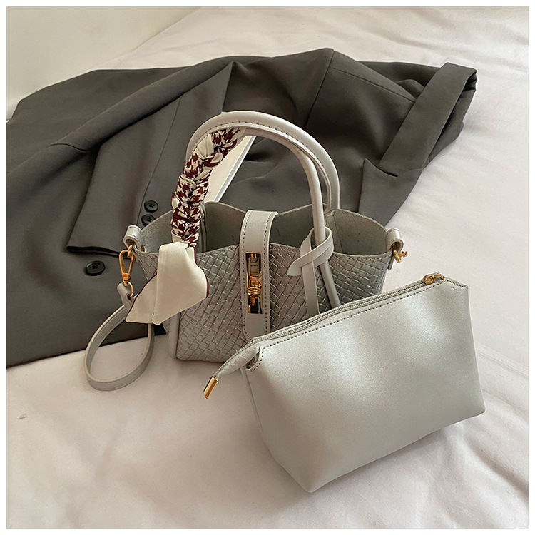 Bolsa de tejido para mujeres 2025 nuevo estilo de alto nivel de verano bolso de hombro para mujeres bolso de cubo de mano