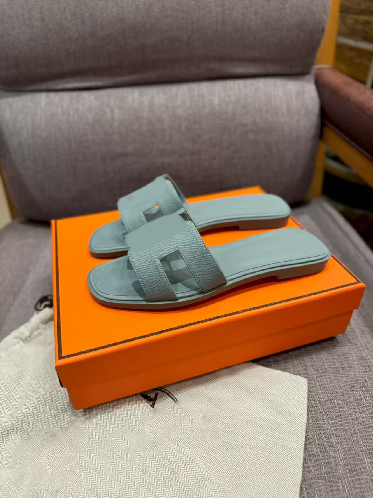 鼎羊皮の新型真皮平底ネット赤同タイプのスリッパ女性夏外着一字引きビーチカジュアル太さと涼しさ引き